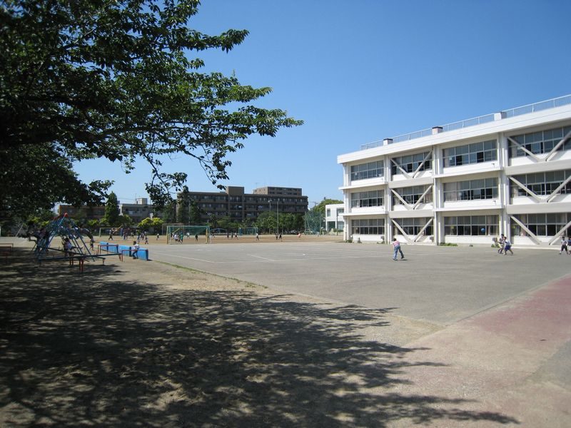 明浜小学校のグラウンド