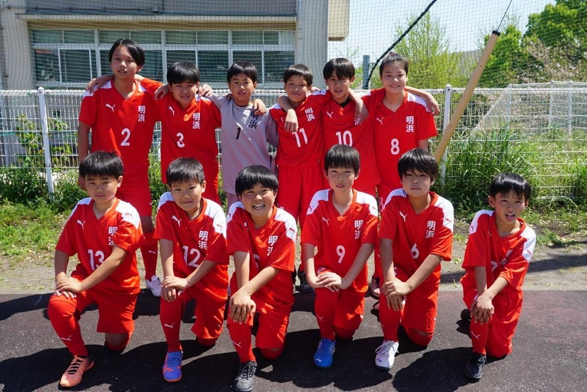 FC明浜 2023年度卒団生の集合写真
